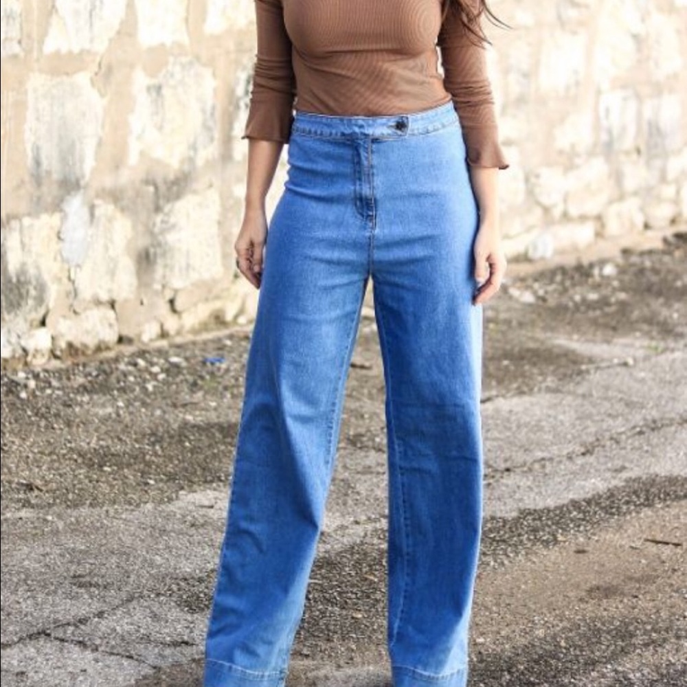 Light wash wide leg jeans